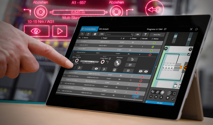 Wireman using EPLAN Smart Wiring on tablet